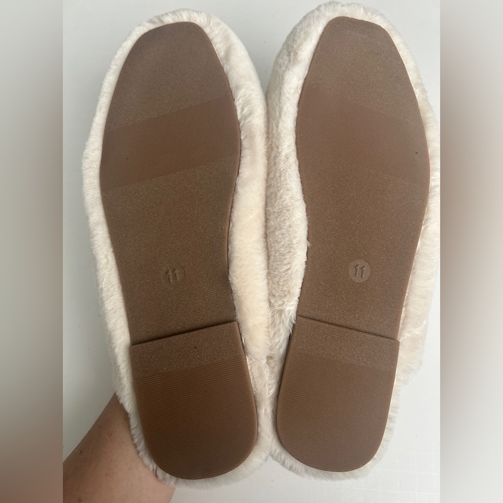 Women’s Slippers Size 11 - Picture 6 of 6